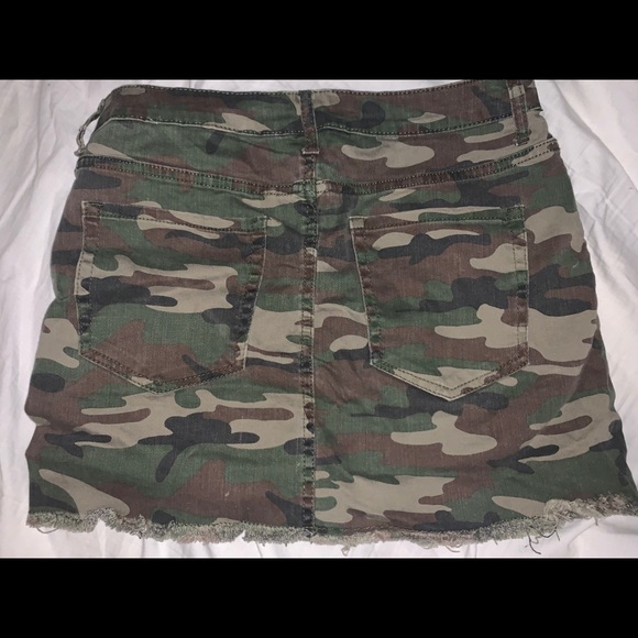 Camo Mini Skirt - Picture 3 of 3